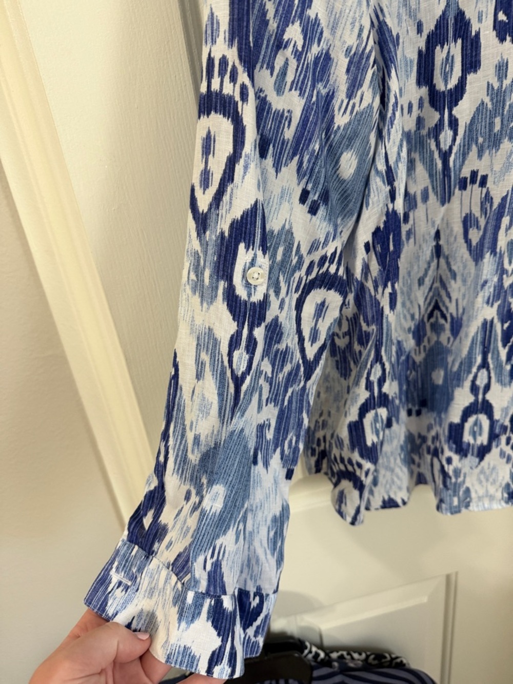 Chico's No Iron Linen Long Sleeve Button Up Tunic in blue & white Ikat Print - Picture 4 of 6